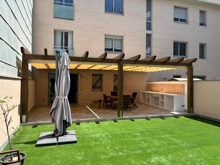 Pergola de fusta a mida