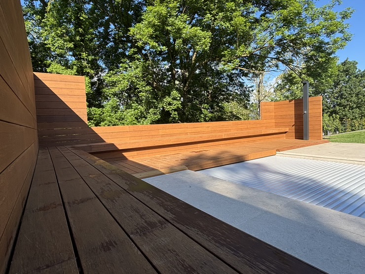 Tarimes de fusta: Exteriors i Interiors